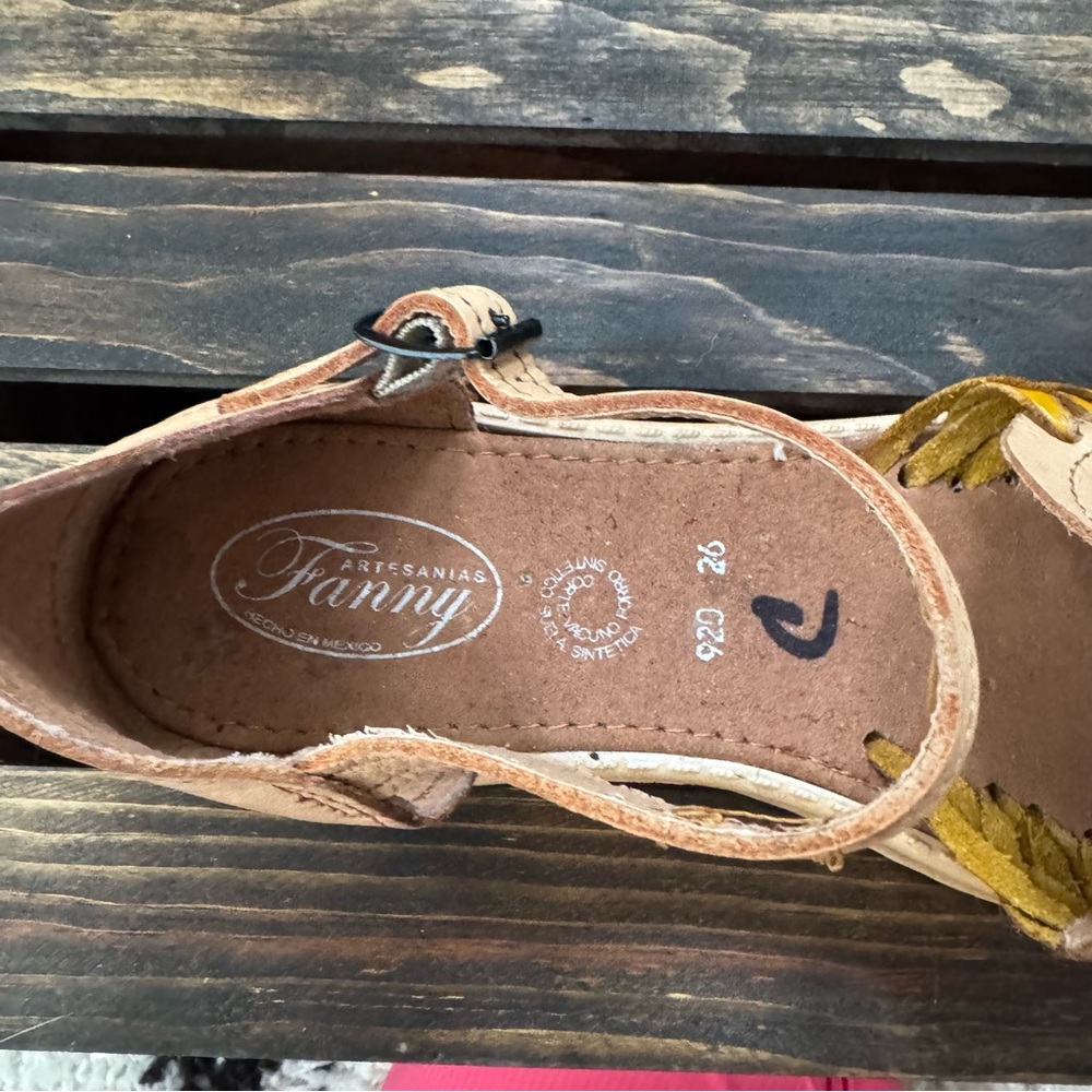Fanny Artesanias Leather Sandals 
Hecho En Mexico - Picture 10 of 11